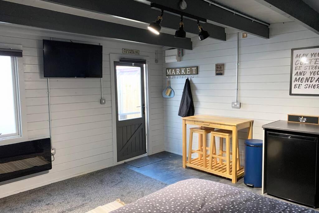 Cosy, Self-Contained Garden Room In City Centre! Hereford Exterior foto